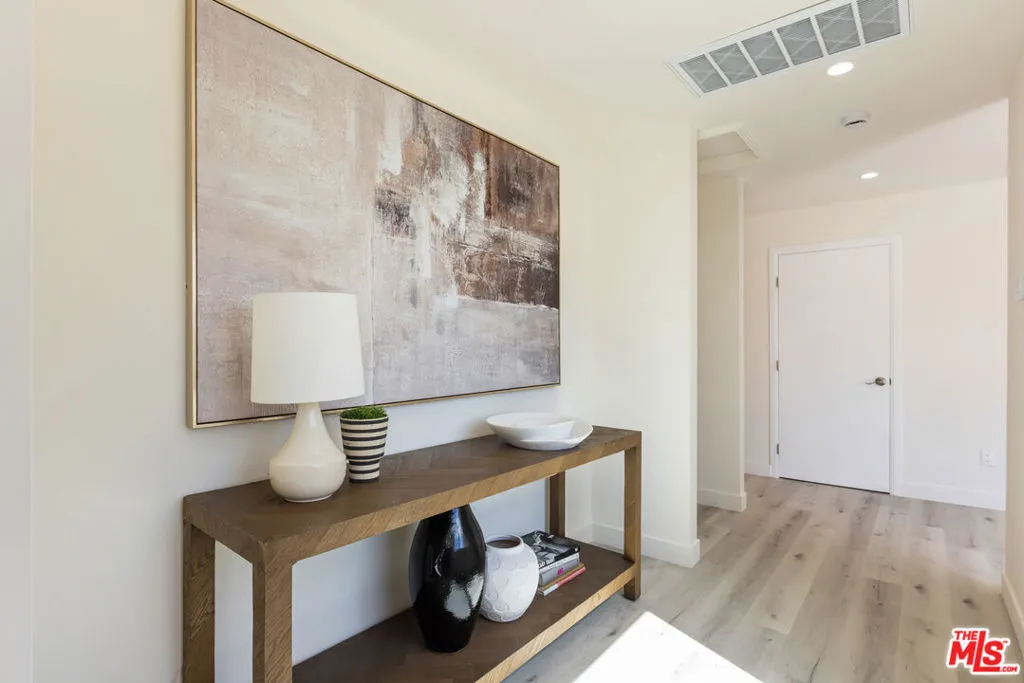 3827 S Victoria Avenue, View Park, California 90008 home-pic-18